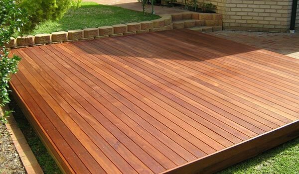 deck feito com madeira de cumaru